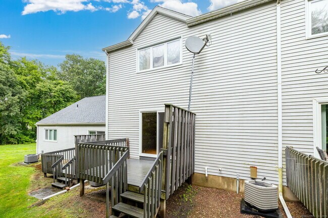 Building Photo - 94 Oak Ridge Dr