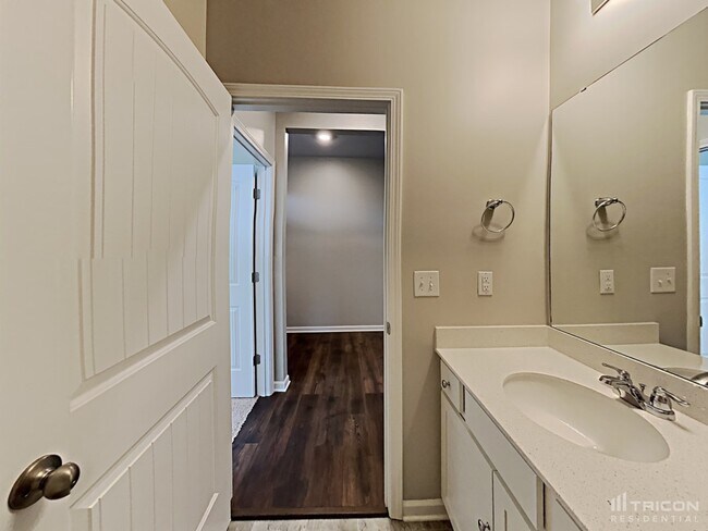 Building Photo - 2082 Sunflower Dr