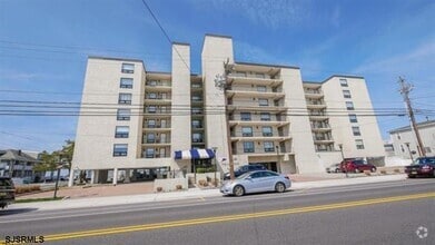 Building Photo - 336 Bay Ave