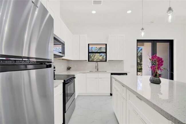 Building Photo - 68 Organ St