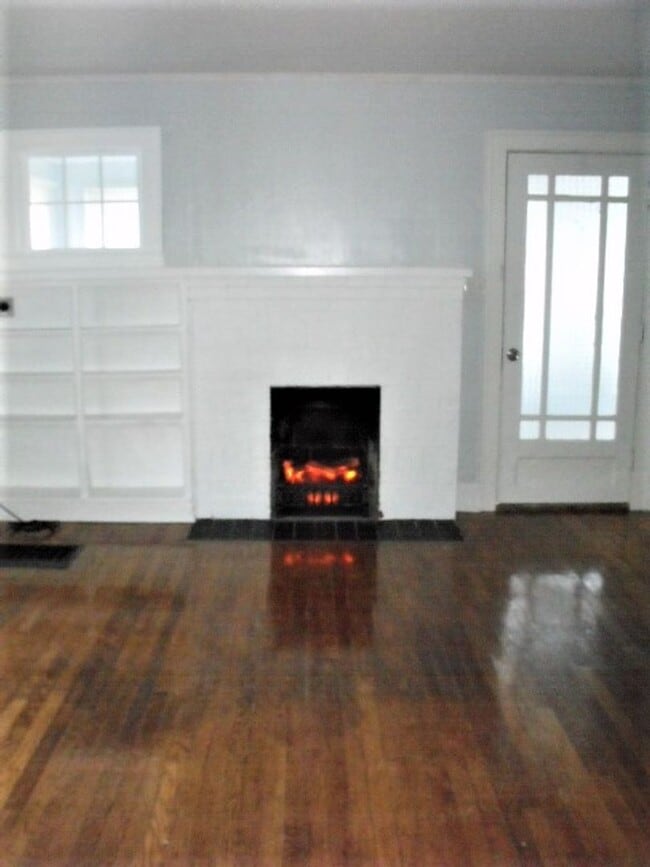 Building Photo - THIS COULD BE YOUR NEW HOME, BUSINESS, OR BOTH!
