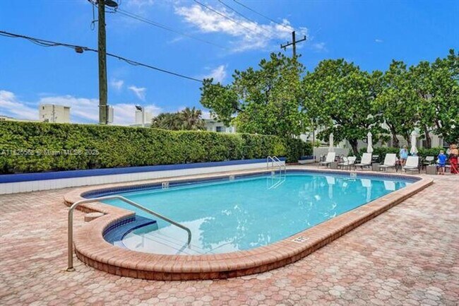 Building Photo - 6450 Collins Ave
