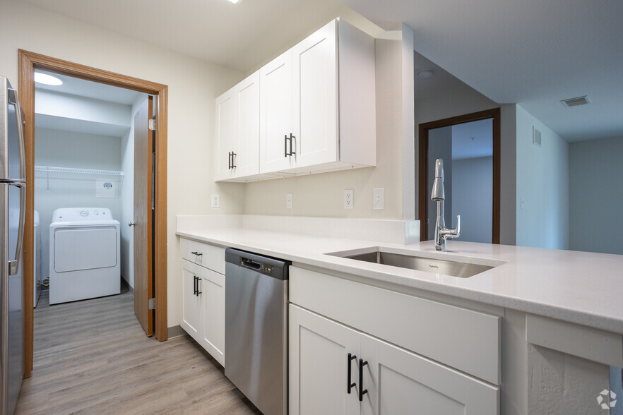 Great Counter Space - Churchill Place Apartments