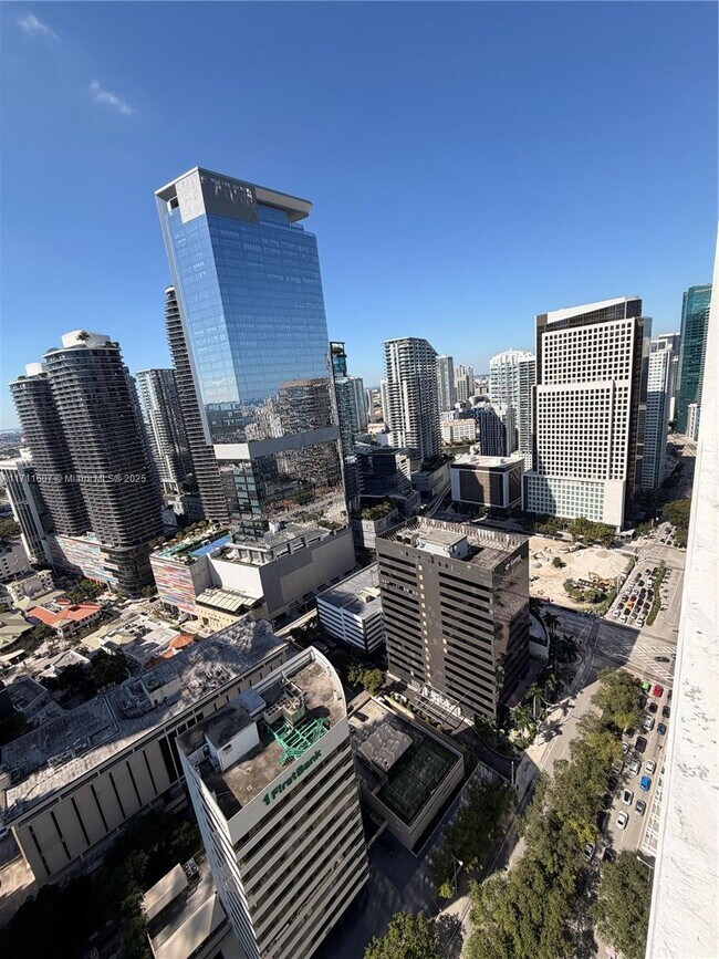 Building Photo - 951 Brickell Ave