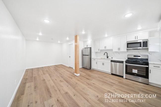 Building Photo - 1027 N Gardner St