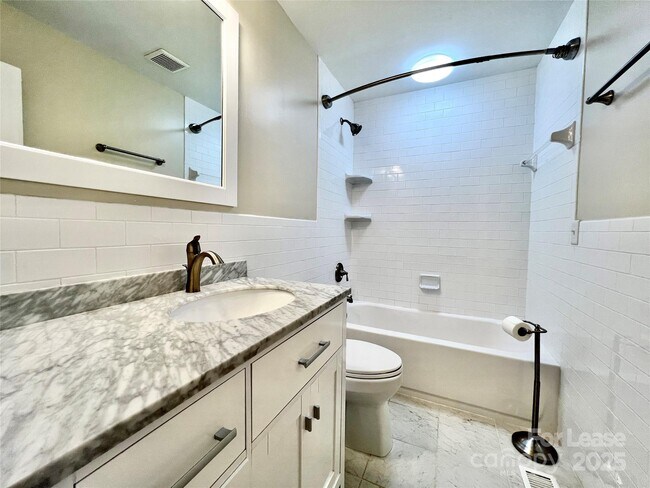 Building Photo - 911 Reverdy Ln