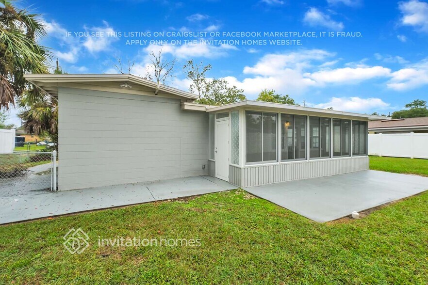 Building Photo - 7977 Helston Dr