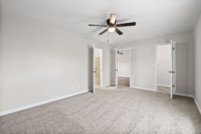 Building Photo - Pet Friendly Three Bedroom!