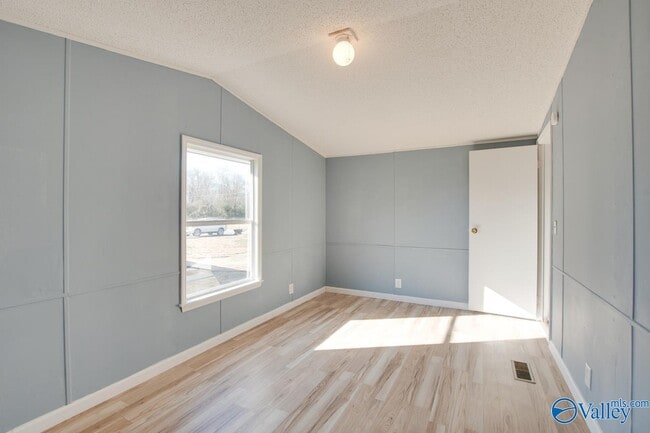 Building Photo - 156 Kinney Rd