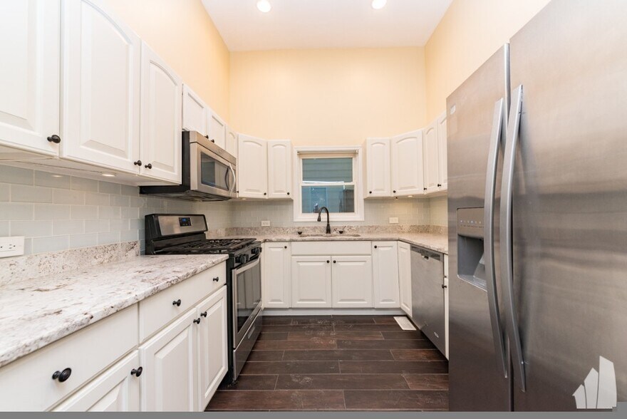 Building Photo - 3859 N Ravenswood Ave