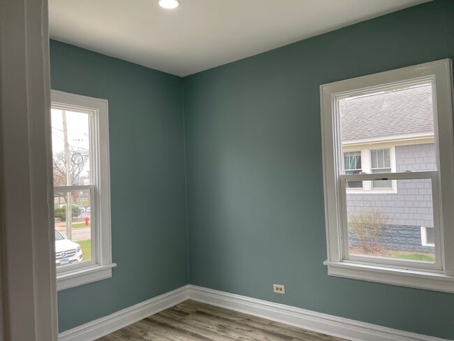 Building Photo - 114 E Richmond St