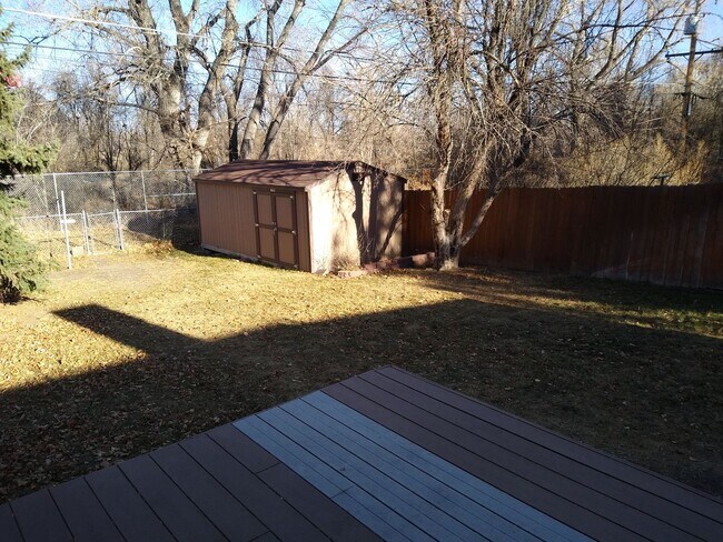 Building Photo - Virginia Village Home New Paint, Carpet, Blinds Backs up to Cherry Creek Trail