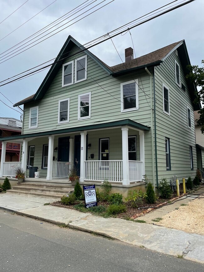 Primary Photo - 11 Deforrest Ave