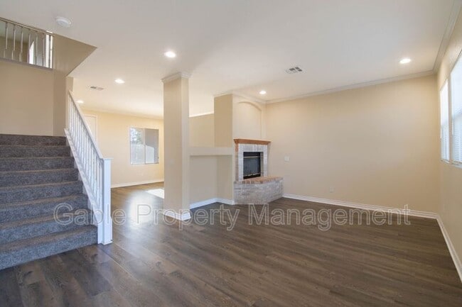 Building Photo - 37400 Queen Anne Pl