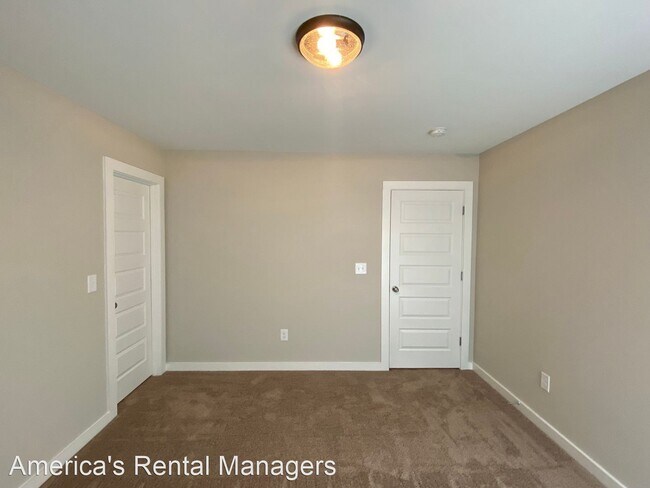 Building Photo - 4 br, 2.5 bath House - 581 Troubadour Lane