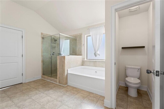 Building Photo - 165 Regency Pl