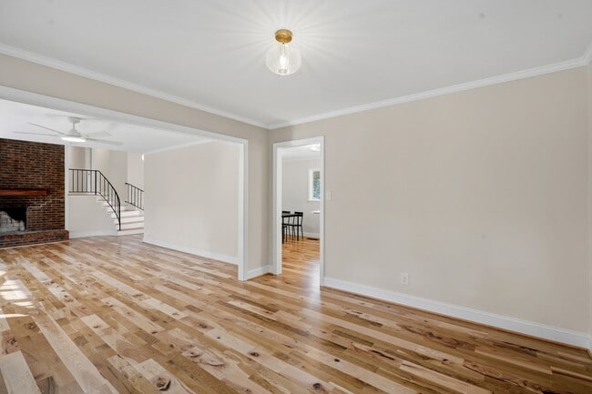 Building Photo - 607 Longleaf Ave