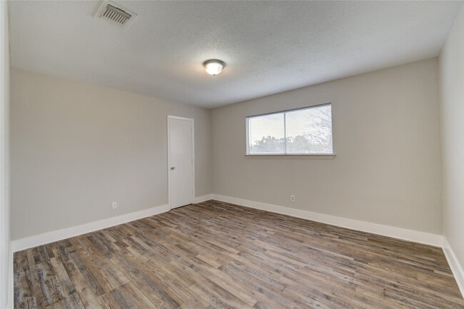 Building Photo - 6603 Narcissus St