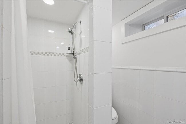 Building Photo - 250 Oak Rd