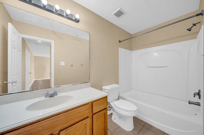 Building Photo - Charming single story 3-bedroom, 2-bath home nestled in a quiet, well-established neighborhood in...