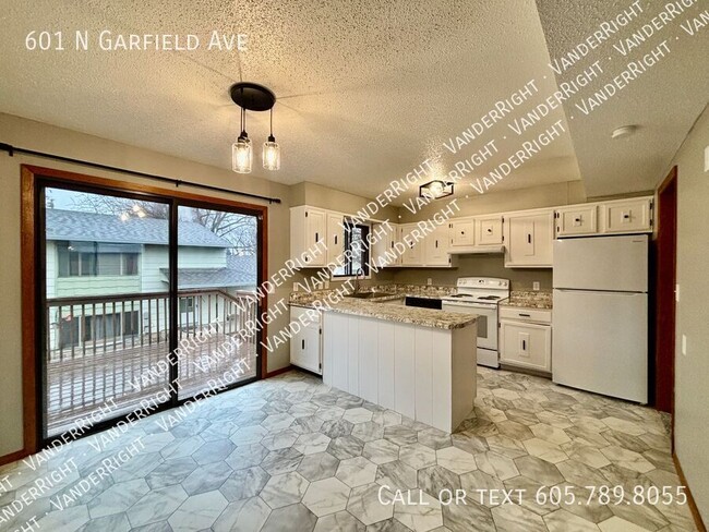 Primary Photo - 601 N Garfield Ave
