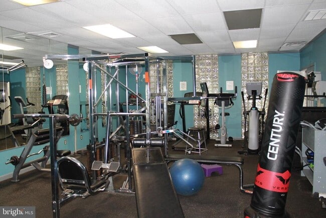 Building Photo - 5091 Beech Ct