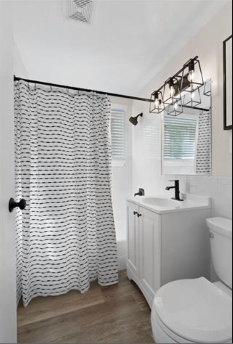 Building Photo - 1222 S Oneida St