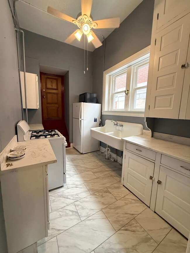 Building Photo - 241 N Queen St