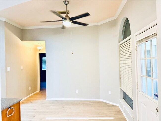 Building Photo - 13607 Mansor Dr