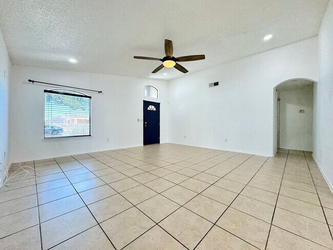 Building Photo - Sandstone Ranch Estates 4Bed Refrig A/C by...
