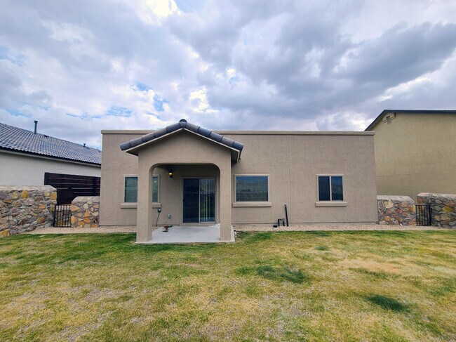 Building Photo - 7805 Enchanted Cir Dr