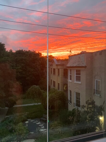 Sunsets - 1011 Hull Terrace