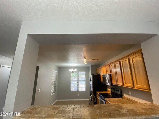 Building Photo - 1117 E Arabian Dr