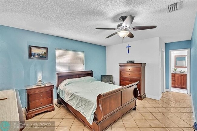 Building Photo - 7102 NW 93rd Ave