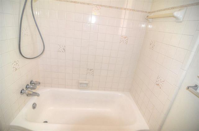 Building Photo - 2528 St Francis Ave