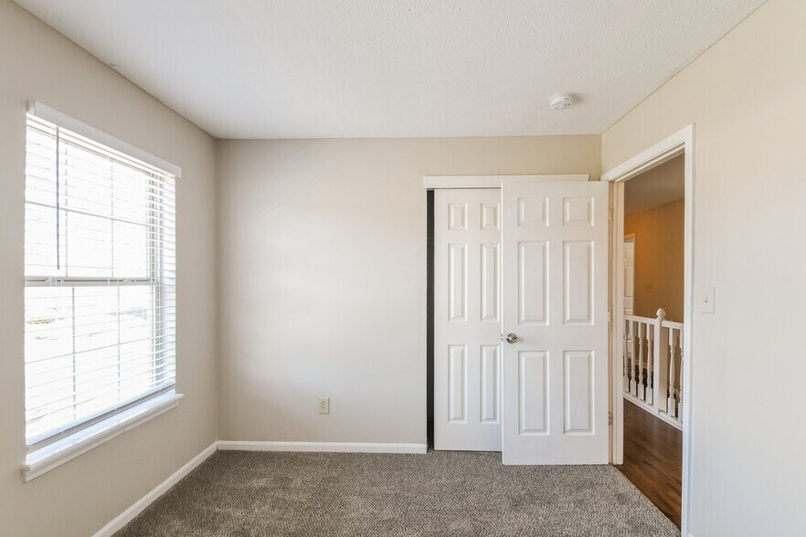 Building Photo - 5805 Tanager Ln