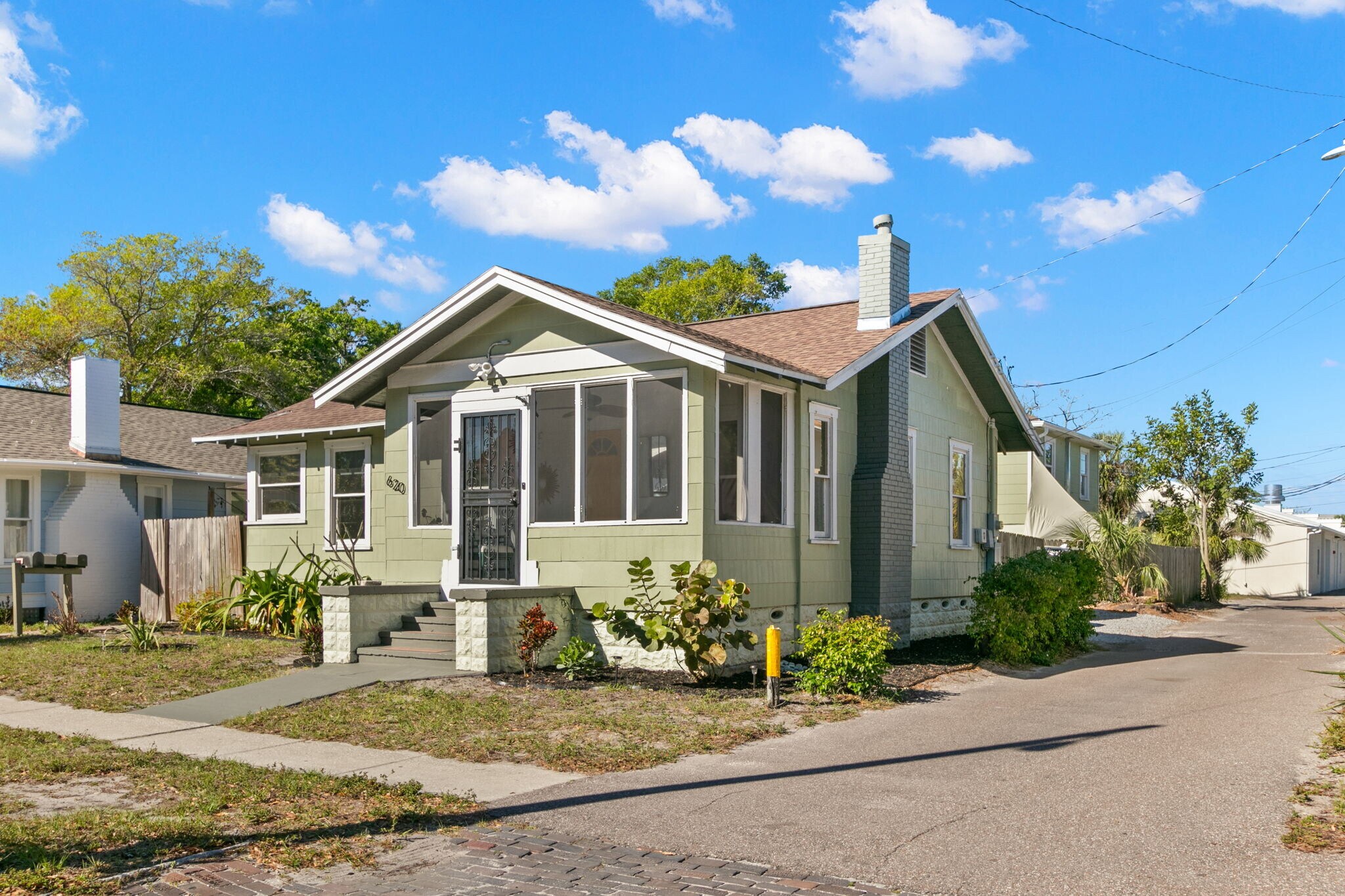 Building Photo - 620 15th St N