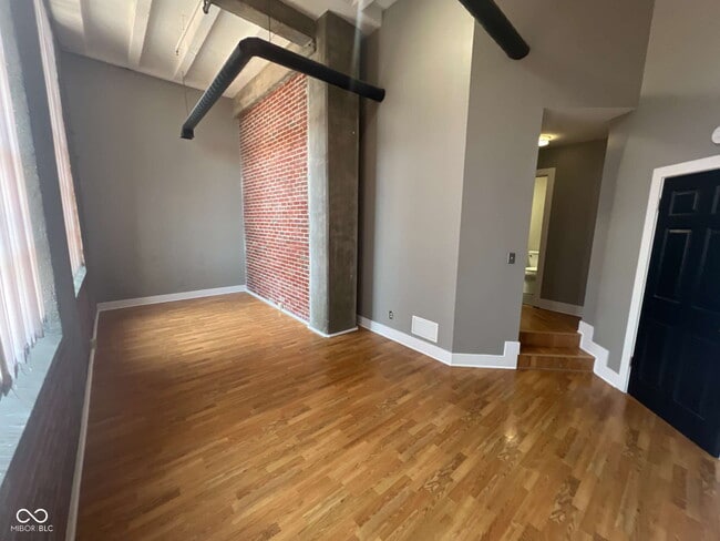 Building Photo - 611 N Park Ave