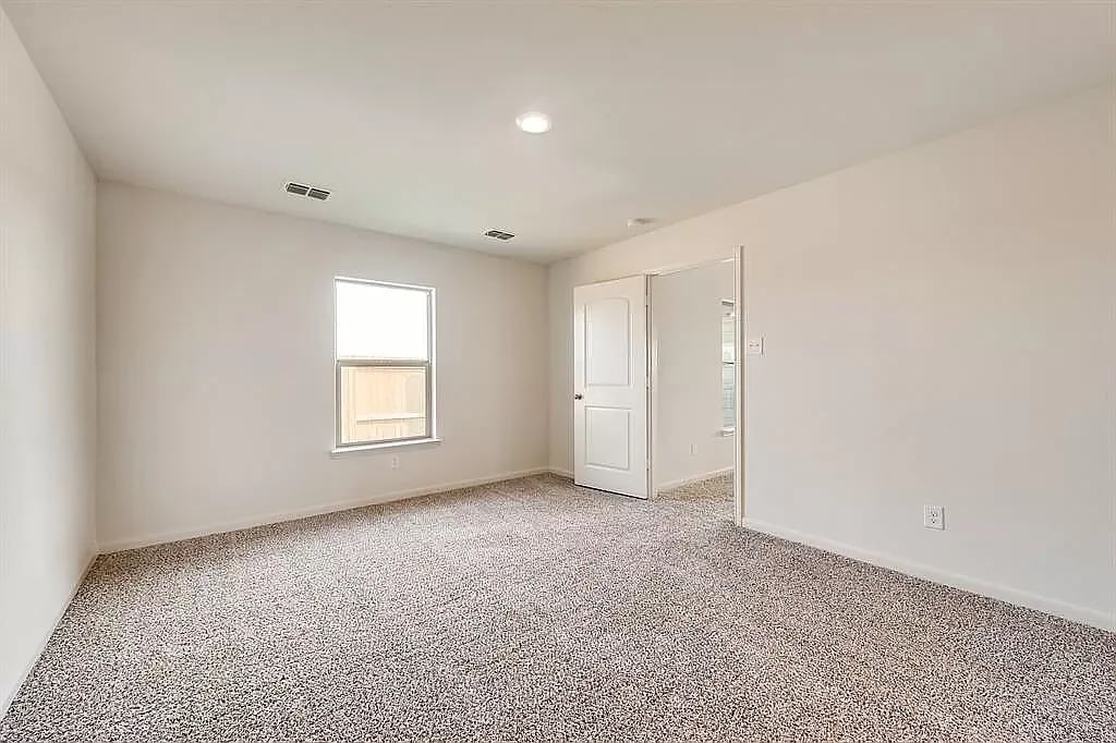 Building Photo - Room in House on Musselshell Dr