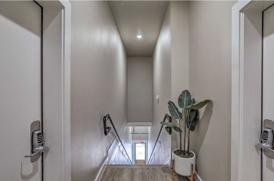 Building Photo - 118-120-120 N LBJ Dr