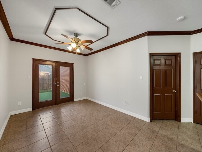 Building Photo - 9943 Red Cedar Dr