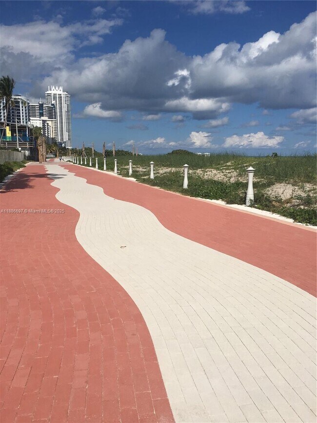 Building Photo - 5701 Collins Ave