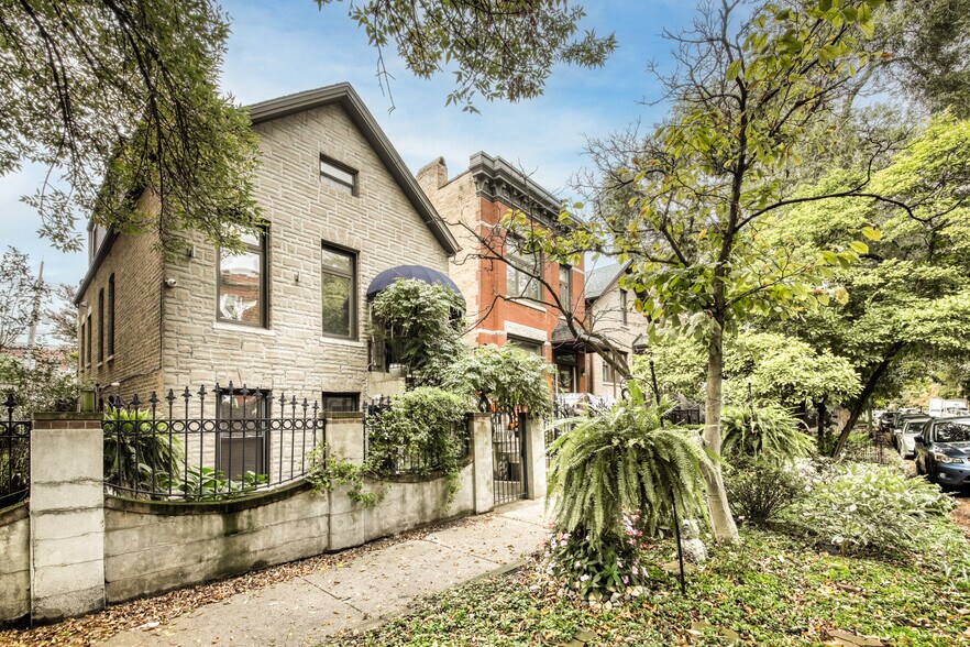 Primary Photo - 1620 N Claremont Ave