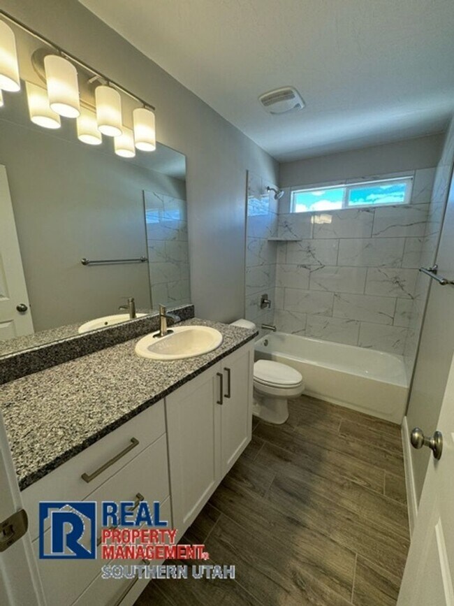 Building Photo - River Trail Townhome