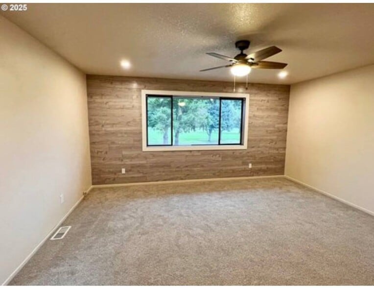 Building Photo - 20647 NW Lapine Way