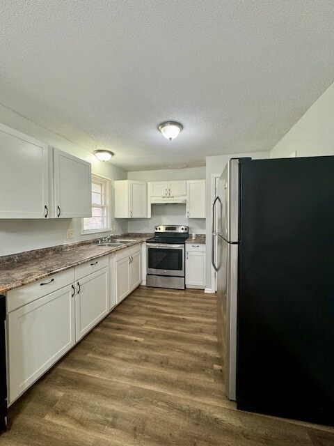 Building Photo - Spacious 3BR 2BA Home w/ Oversized 2-Car Garage + Stainless Kitchen in Raytown