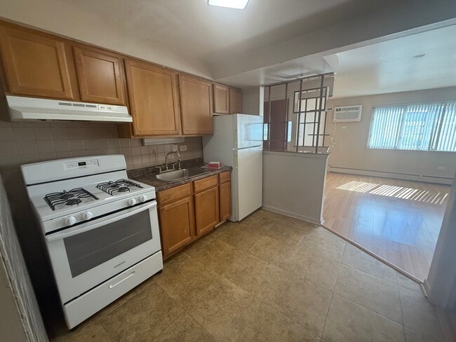 Building Photo - 9575 Maple Dr