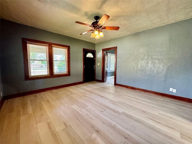 Building Photo - 609 N Caddo St