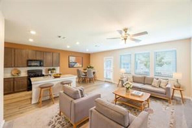 Building Photo - Spacious Condominium