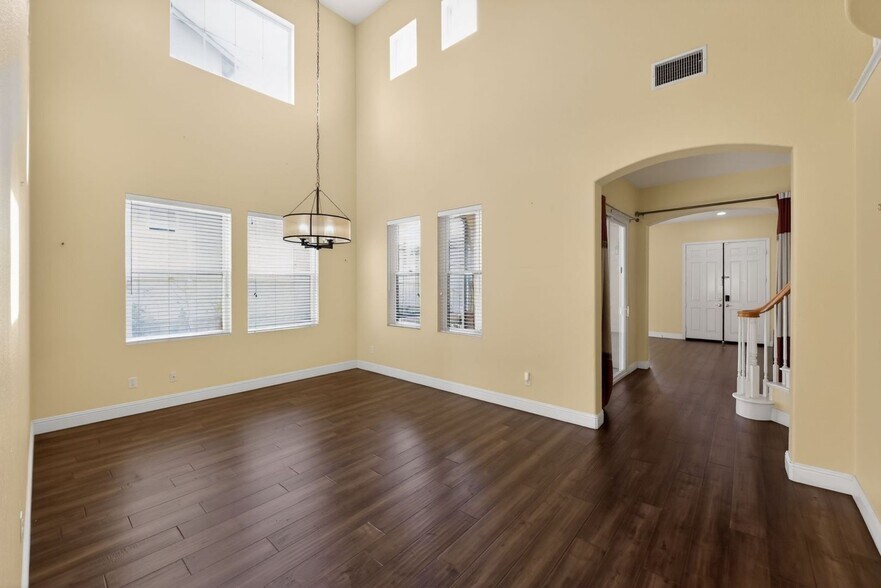 Building Photo - 11677 Swan Lake Dr